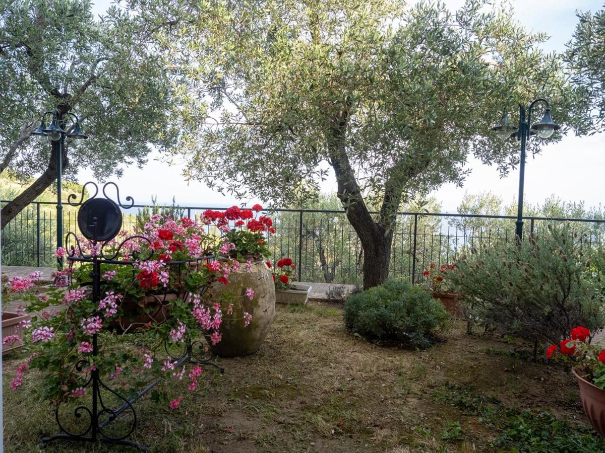 Bed and Breakfast Tra Gli Ulivi à Pietra Ligure Extérieur photo