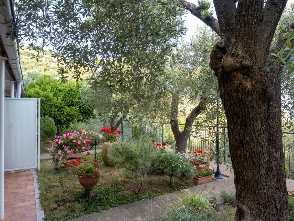 Bed and Breakfast Tra Gli Ulivi à Pietra Ligure Extérieur photo