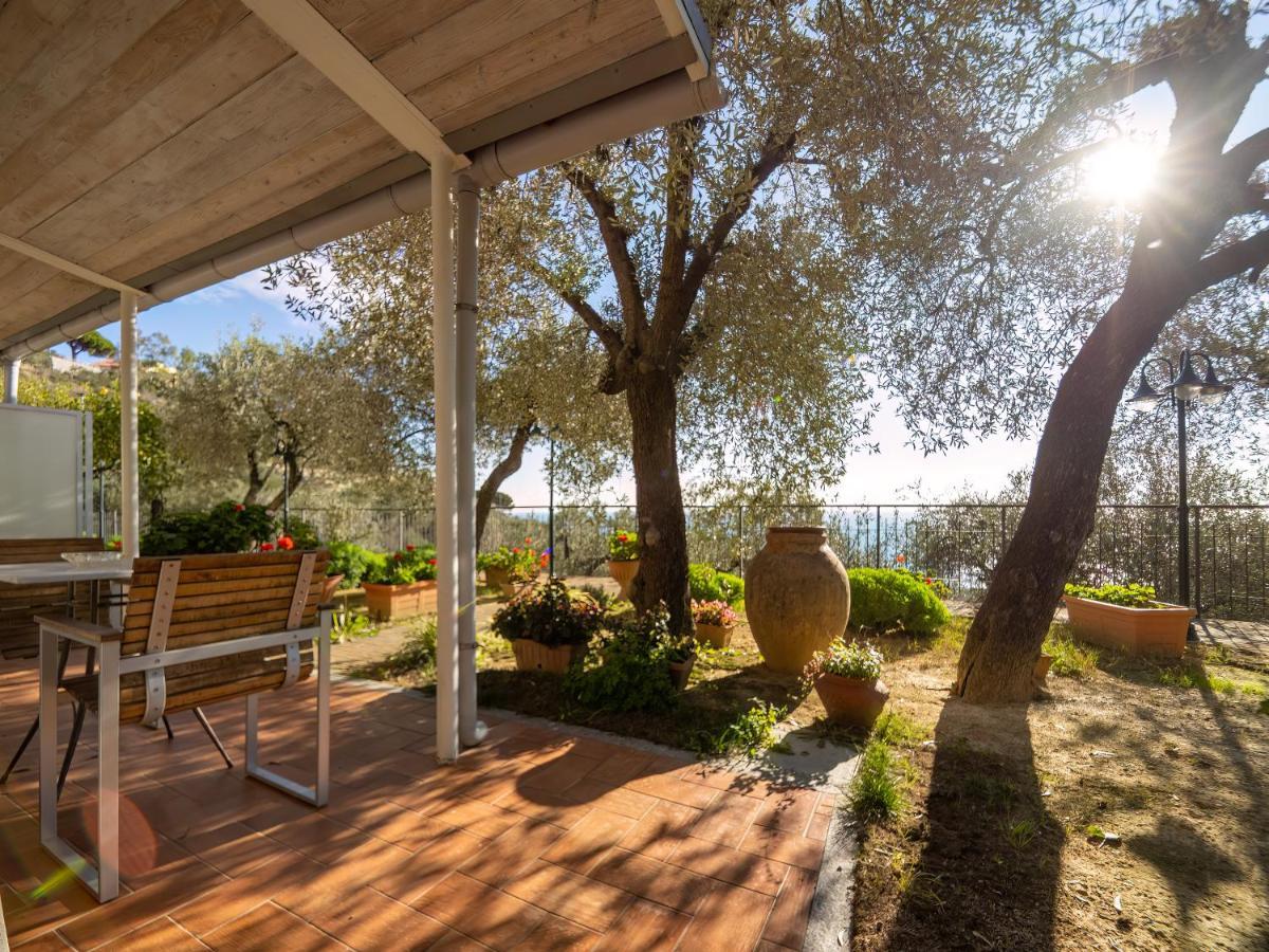 Bed and Breakfast Tra Gli Ulivi à Pietra Ligure Extérieur photo