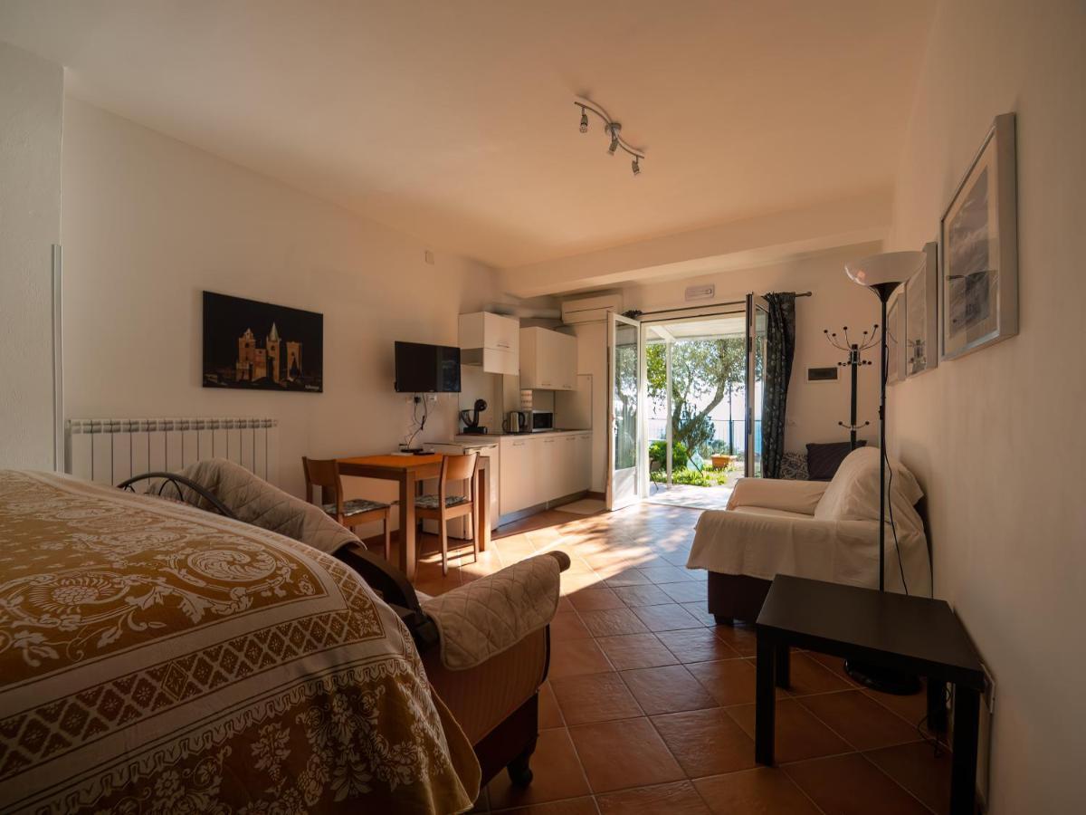 Bed and Breakfast Tra Gli Ulivi à Pietra Ligure Extérieur photo