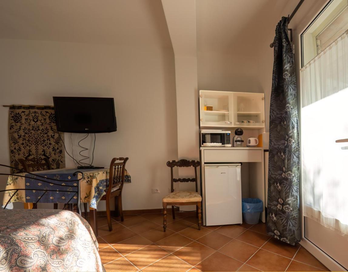 Bed and Breakfast Tra Gli Ulivi à Pietra Ligure Extérieur photo