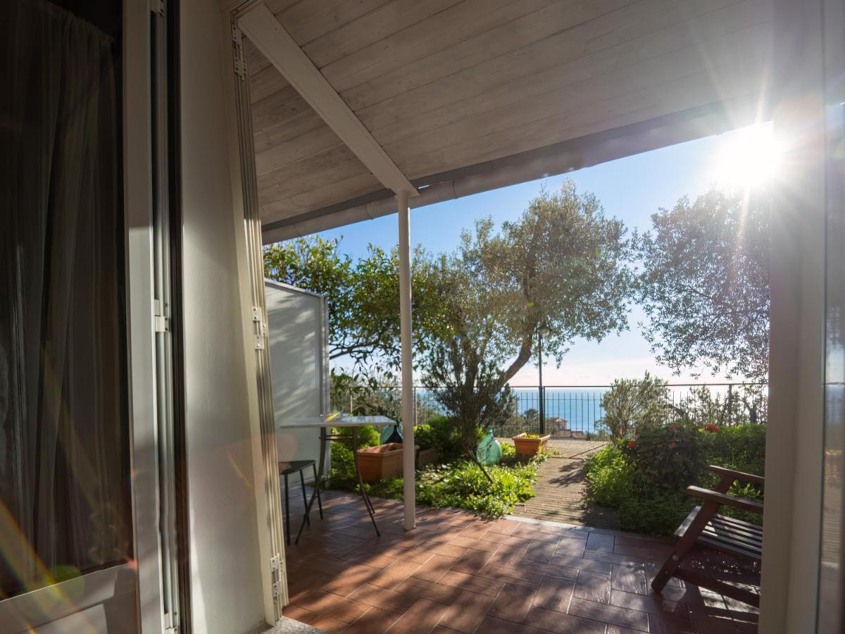 Bed and Breakfast Tra Gli Ulivi à Pietra Ligure Extérieur photo