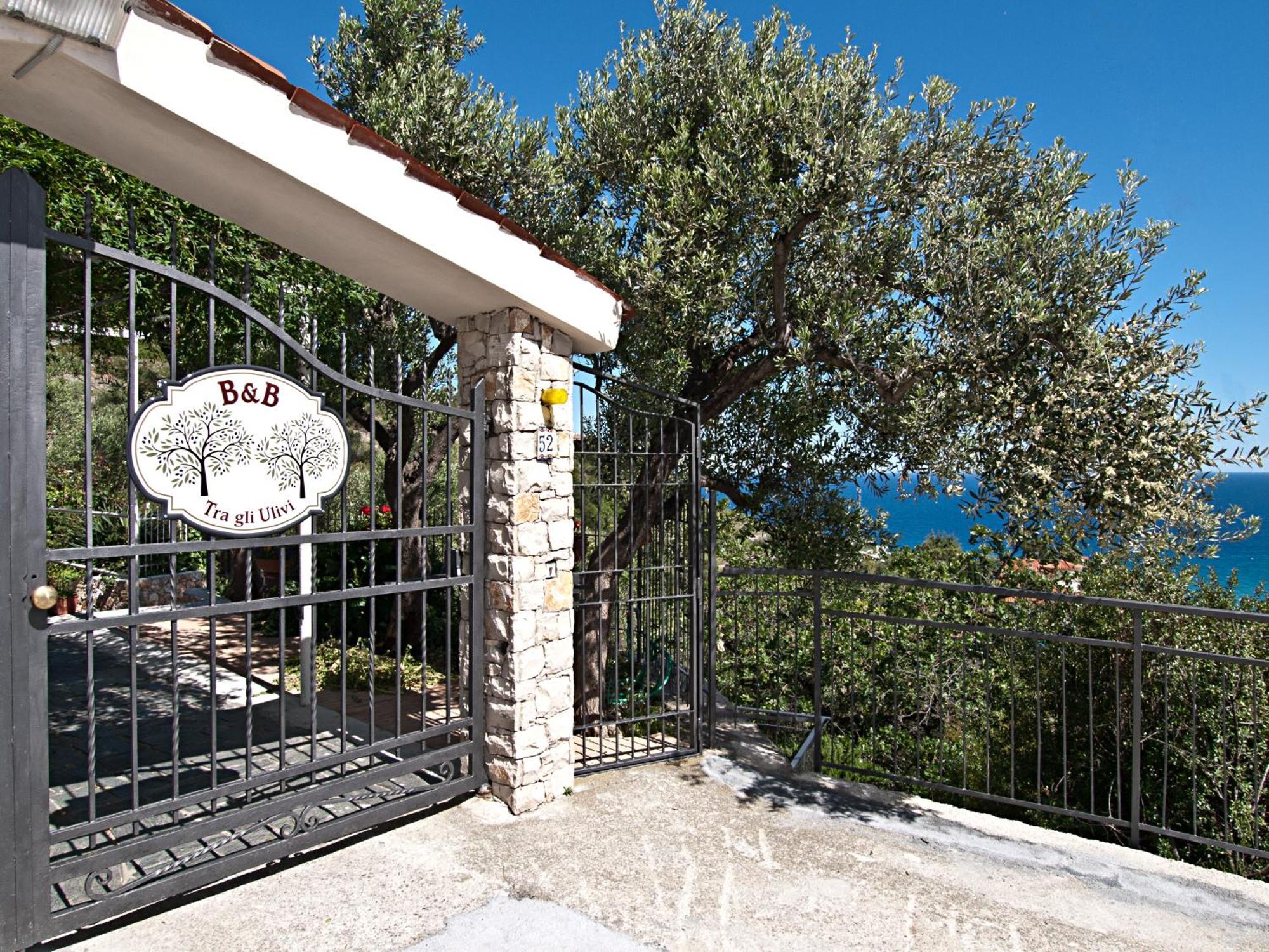 Bed and Breakfast Tra Gli Ulivi à Pietra Ligure Extérieur photo