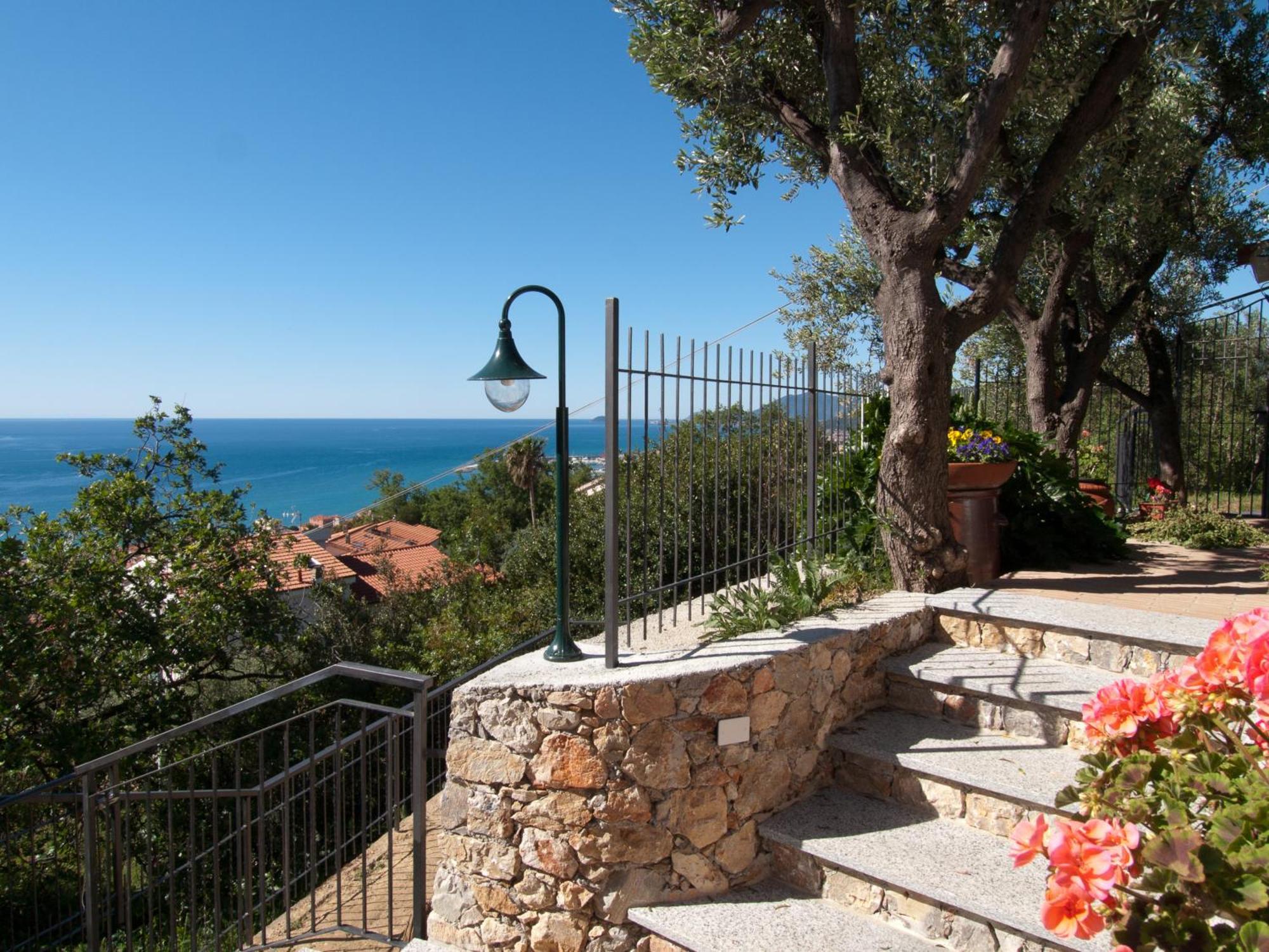 Bed and Breakfast Tra Gli Ulivi à Pietra Ligure Extérieur photo
