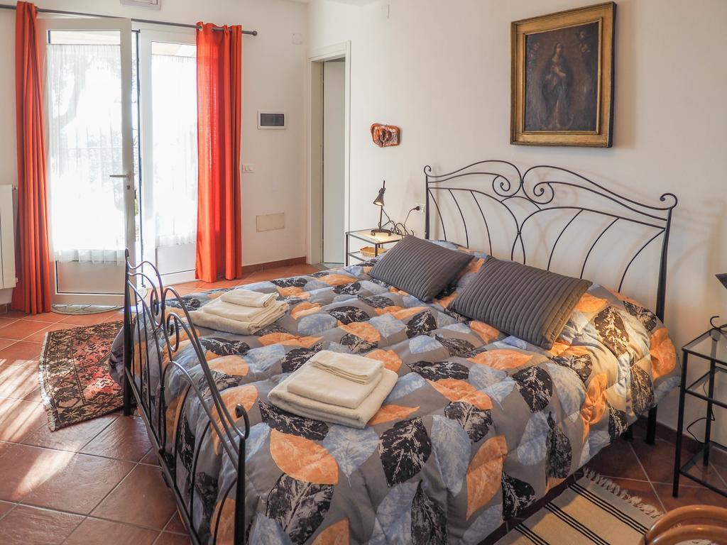 Bed and Breakfast Tra Gli Ulivi à Pietra Ligure Extérieur photo