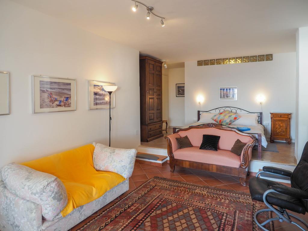 Bed and Breakfast Tra Gli Ulivi à Pietra Ligure Chambre photo