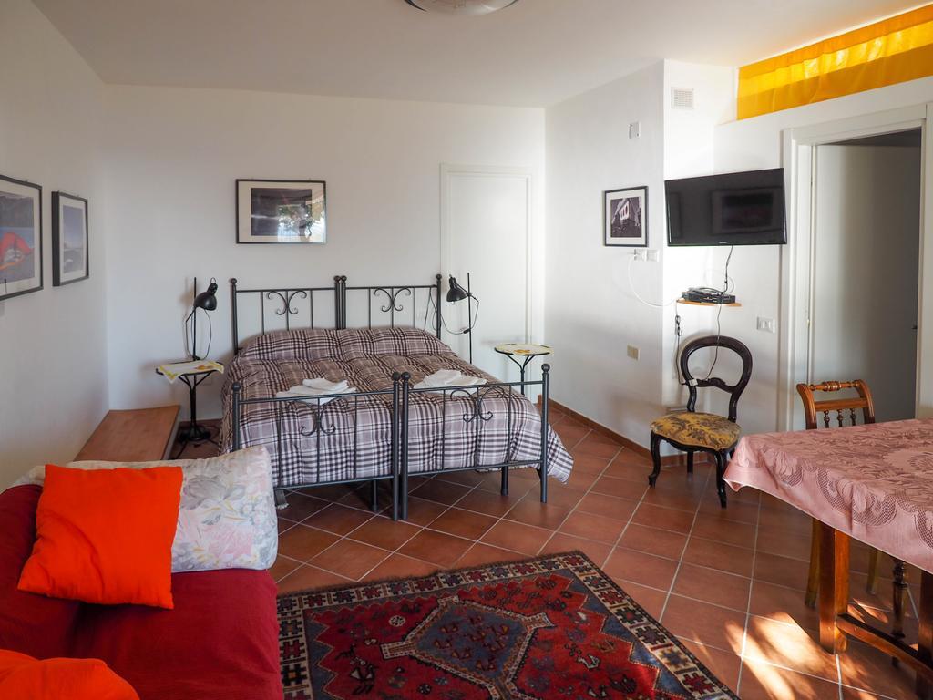 Bed and Breakfast Tra Gli Ulivi à Pietra Ligure Extérieur photo
