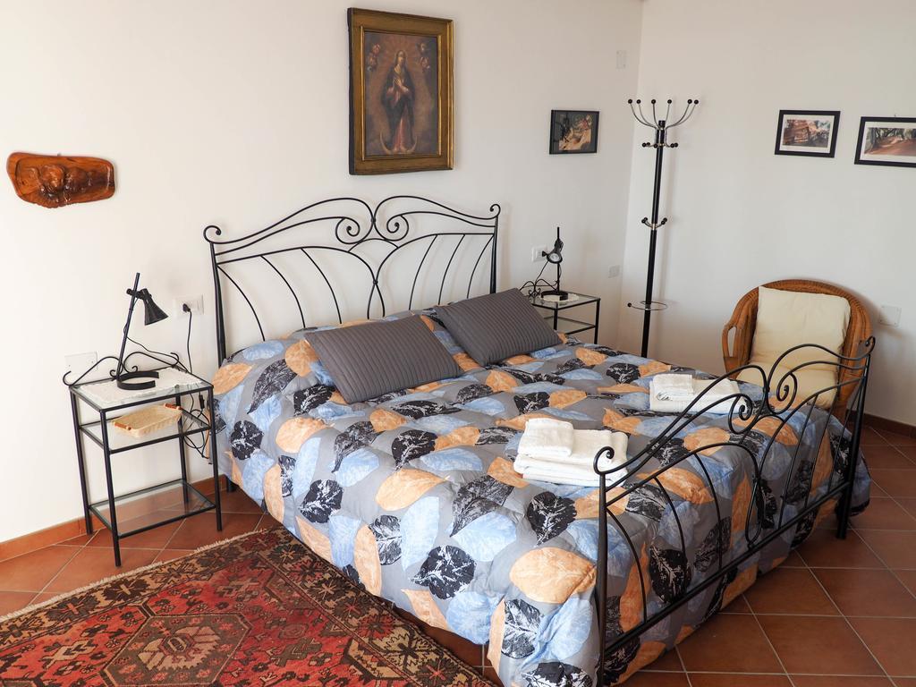 Bed and Breakfast Tra Gli Ulivi à Pietra Ligure Chambre photo