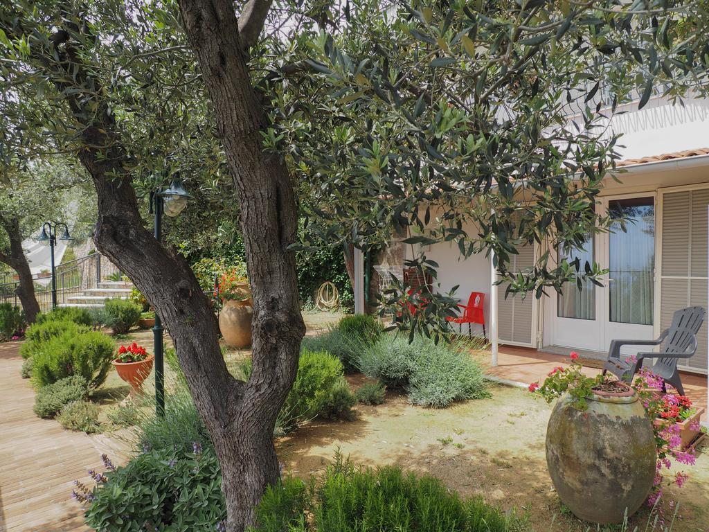Bed and Breakfast Tra Gli Ulivi à Pietra Ligure Extérieur photo